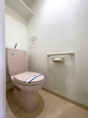 トイレ　同物件、別号室の参考写真です。