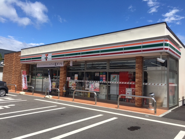 コンビニ　セブンイレブン山形南館3丁目店（コンビニ）まで552m
