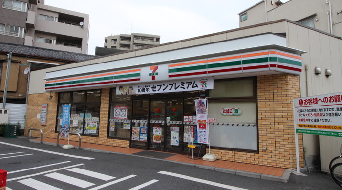 コンビニ　セブンイレブン（コンビニ）まで157m