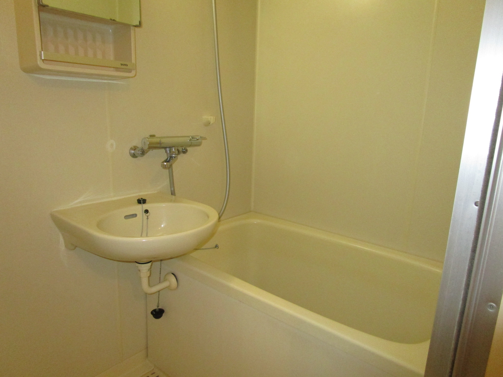 バス・シャワールーム　浴室とトイレが別になります。