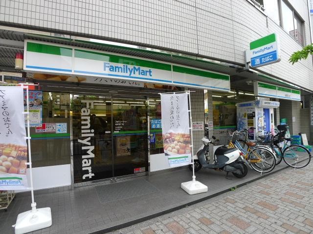 コンビニ　ファミリーマート（コンビニ）まで400m