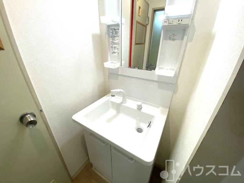 洗面設備　忙しい朝に洗髪洗面化粧台完備です。