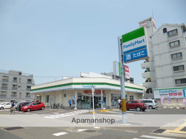 コンビニ　ファミリーマート（コンビニ）まで580m