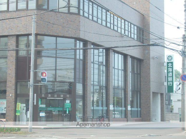 銀行　北海道銀行中央区行啓通支店（銀行）まで142m