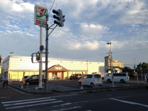 コンビニ　セブン－イレブン　安曇川駅前店（コンビニ）まで700m