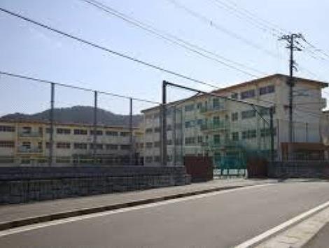 小学校　北九州市立長尾小学校（小学校）まで470m