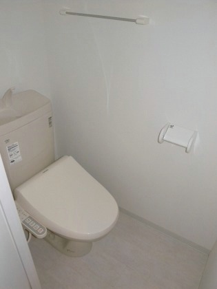 トイレ　ウォシュレット設置済みのトイレです。