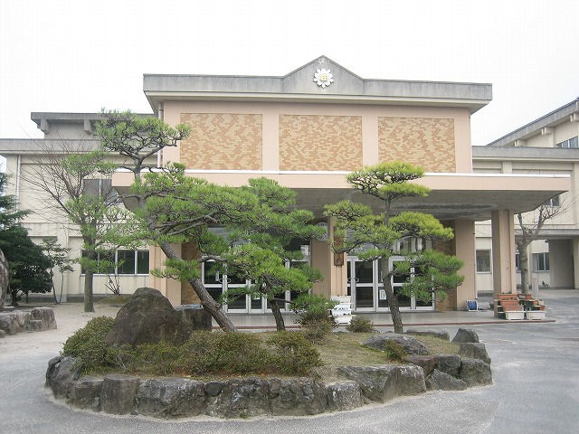 小学校　住吉小学校（小学校）まで619m