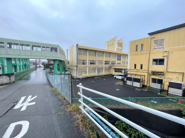 小学校　四日市市立大矢知興譲小学校（小学校）まで527m