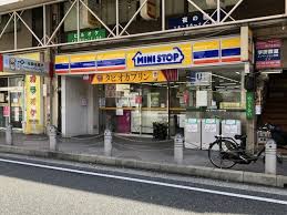 コンビニ　ミニストップ 衣笠駅前店（コンビニ）まで750m