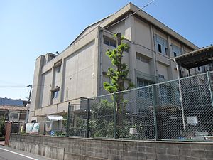 小学校　西宮市立瓦林小学校（小学校）まで202m
