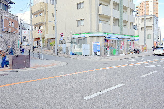 コンビニ　ファミリーマート　西三国四丁目（コンビニ）まで340m