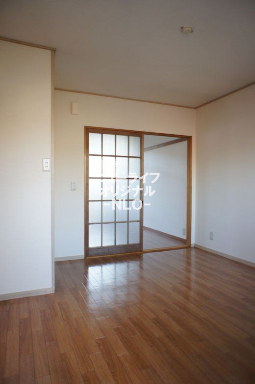 居室・リビング　キッチン5.6帖　※同建物内、別室参照。現況を優先致します。