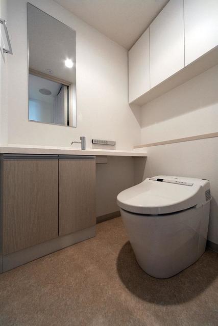 トイレ　※写真は同タイプ住戸です。