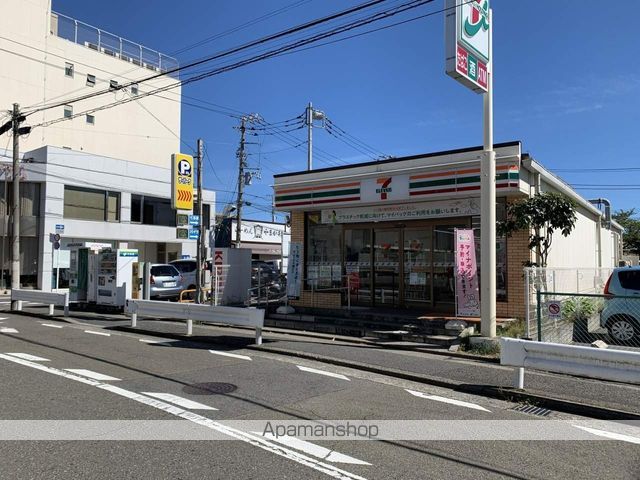 コンビニ　セブンイレブン（コンビニ）まで747m