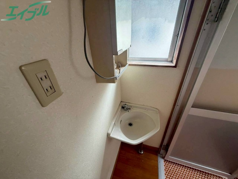 洗面設備　反転タイプ参考写真
