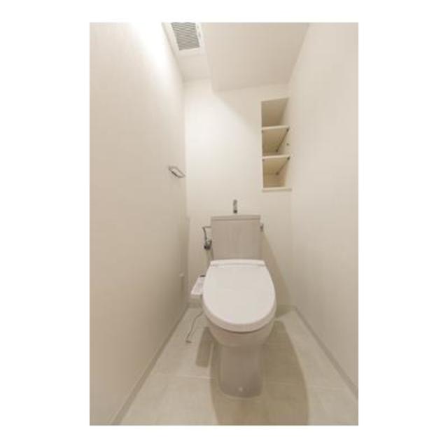 トイレ　※写真は同タイプ住戸です。