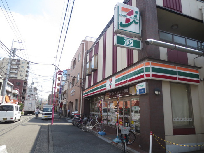コンビニ　セブンイレブン川崎大師東門駅前店（コンビニ）まで400m