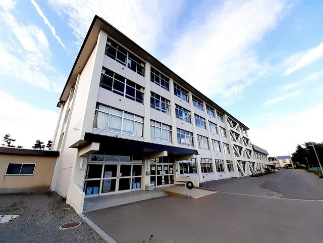 小学校　函館市立東山小学校（小学校）まで300m