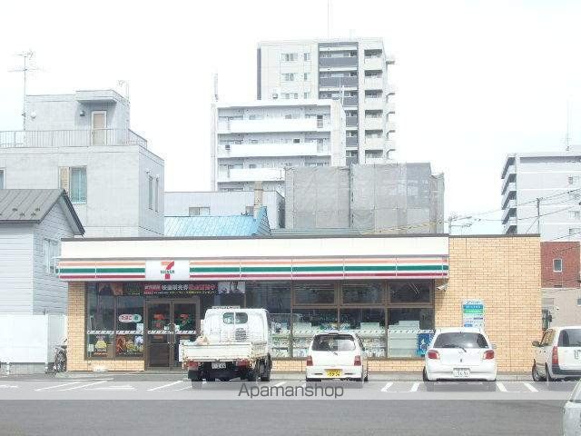コンビニ　セブンイレブン（コンビニ）まで254m