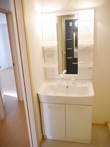洗面設備　使いやすい洗面所です