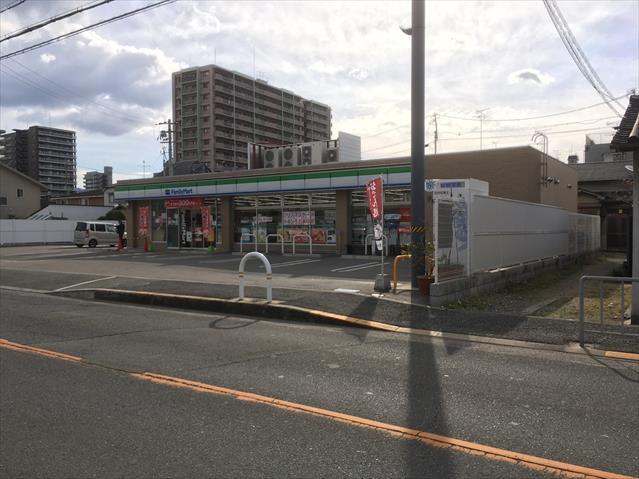 コンビニ　ファミリーマート（コンビニ）まで564m