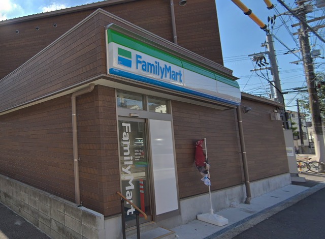 コンビニ　ファミリーマート新喜多東店（コンビニ）まで104m