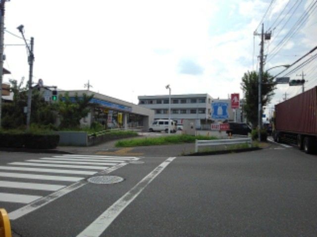 コンビニ　ローソン（コンビニ）まで500m