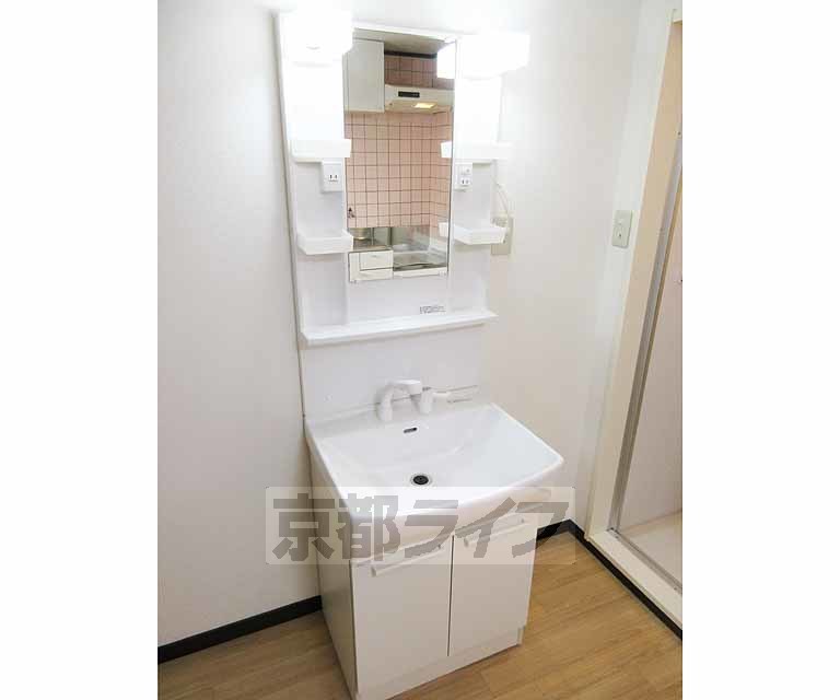洗面設備　嬉しい独立洗面台・この大きさは使いやすいですね