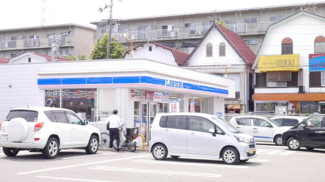 コンビニ　ローソン高知高須店（コンビニ）まで655m