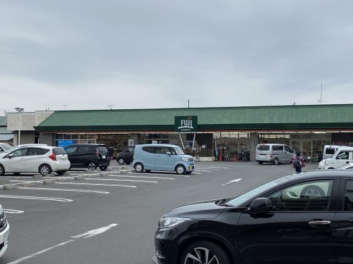 スーパー　SUPER MARKET FUJI(スーパーマーケットフジ)（スーパー）まで272m