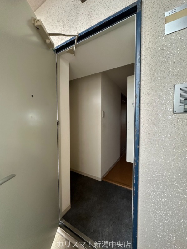 玄関　※別部屋参考写真