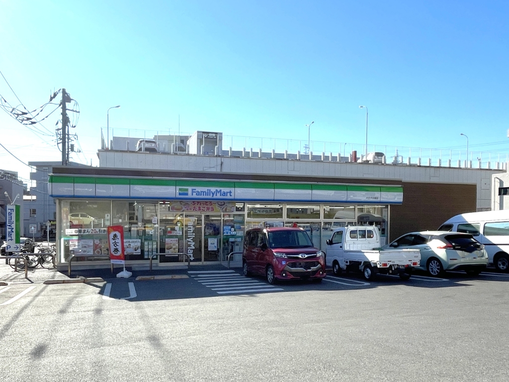 コンビニ　ファミリーマート　八王子大塚店（コンビニ）まで219m