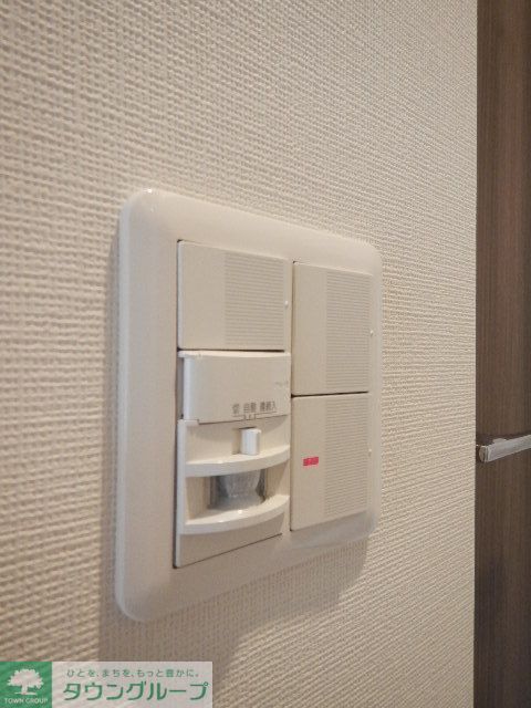 その他設備　人感センサー付玄関照明