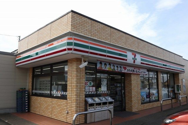 コンビニ　セブンイレブン新井国賀店（コンビニ）まで800m