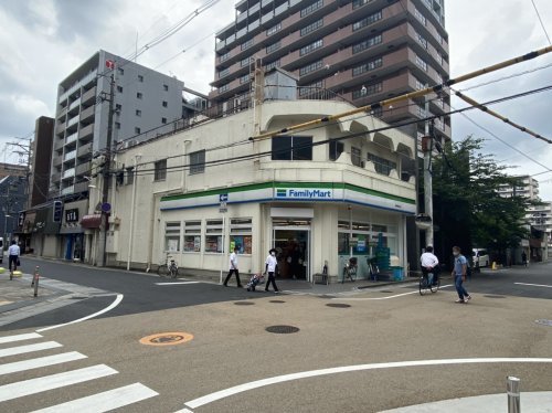 コンビニ　ファミリーマート 草津駅東口店（コンビニ）まで190m