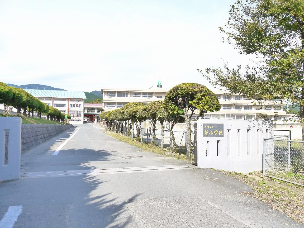 小学校　麓小学校（小学校）まで300m