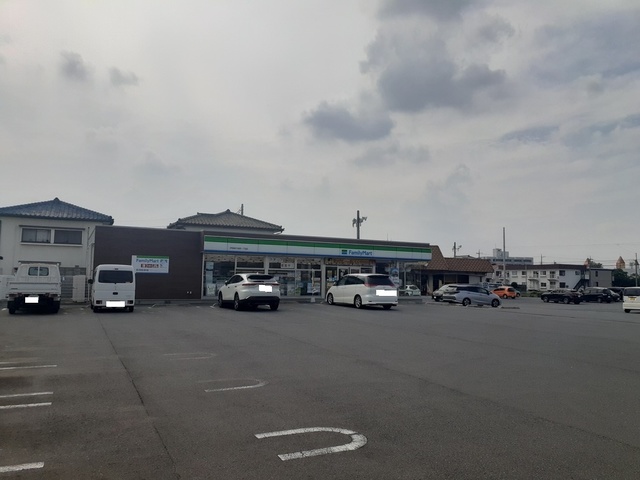 コンビニ　ファミリーマート伊今泉一丁目店（コンビニ）まで350m