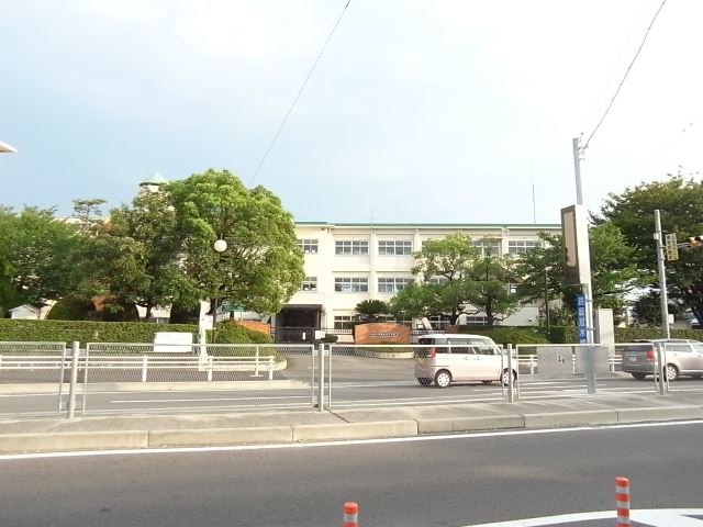 小学校　西枇杷島小学校（小学校）まで1200m