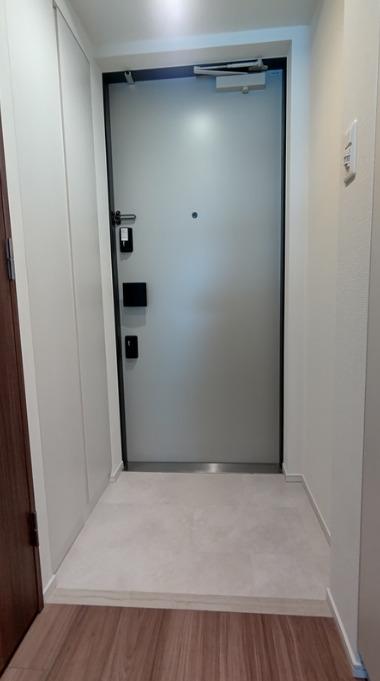 玄関　ハビテ外苑