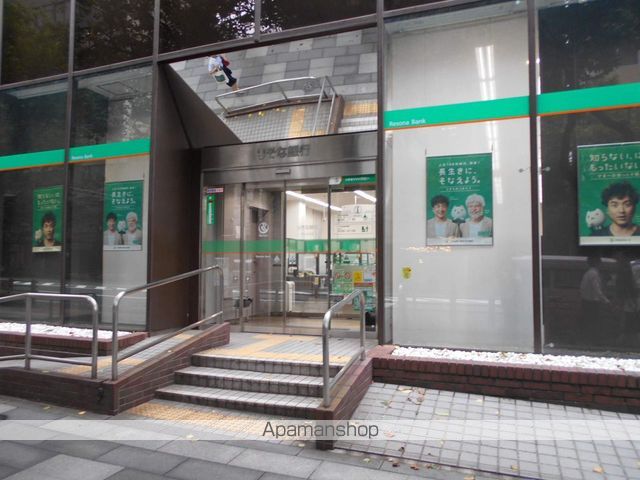 銀行　（株）りそな銀行／市ヶ谷支店（銀行）まで383m