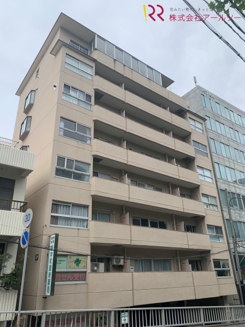 建物外観　８階建てマンション