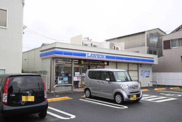 コンビニ　ローソン 中川八熊三丁目店（コンビニ）まで400m