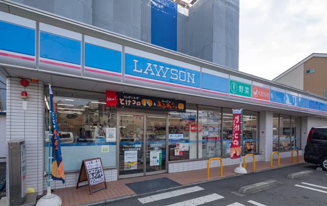 コンビニ　ローソン 横浜井土ヶ谷店（コンビニ）まで306m