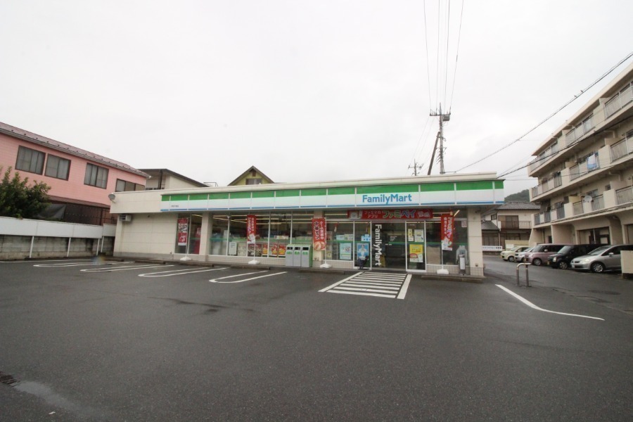 コンビニ　ファミリーマート甲府千塚店（コンビニ）まで171m