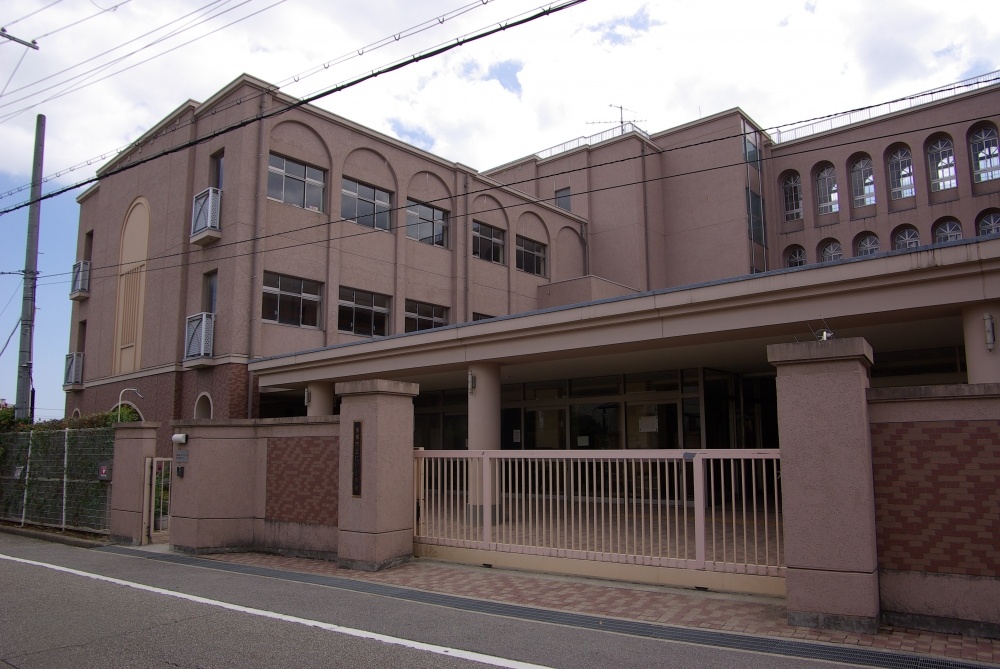 小学校　宝塚市立　仁川小学校（小学校）まで680m