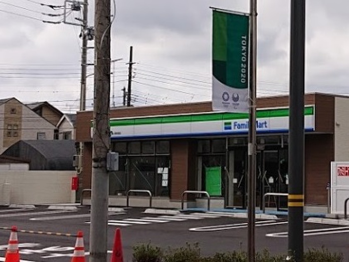コンビニ　ファミリーマート（コンビニ）まで370m