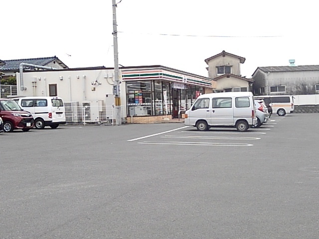 コンビニ　セブンイレブン久留米藤光町店（コンビニ）まで470m