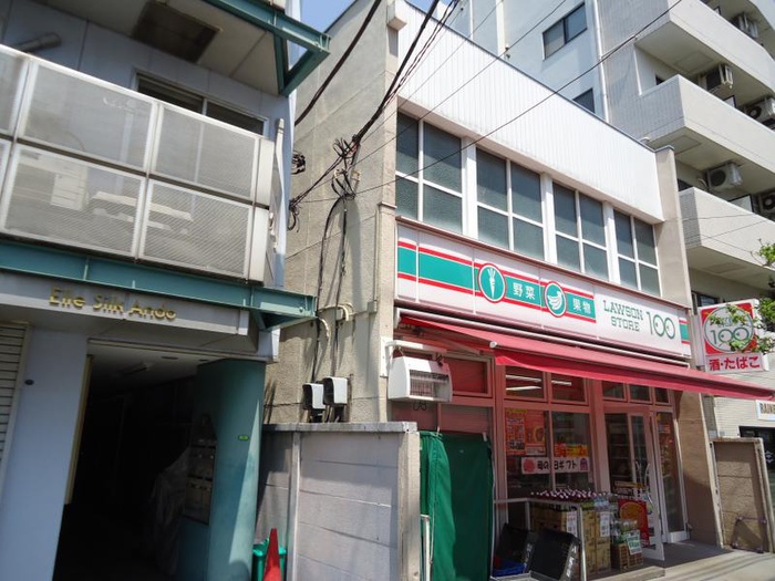 コンビニ　ローソン１００（コンビニ）まで973m