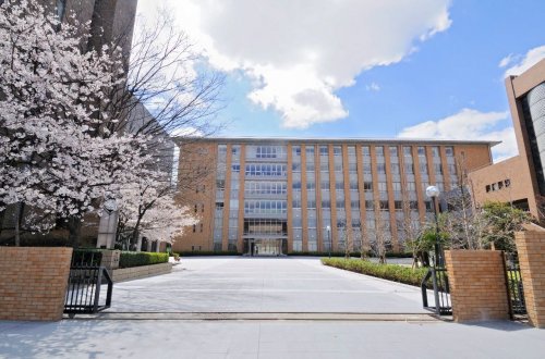 大学・短大　私立香蘭女子短期大学（大学・短大）まで1561m